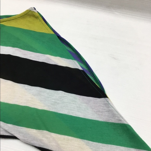 Top with Fun Sleeve Split. Almost Famous - Picture 3 of 6